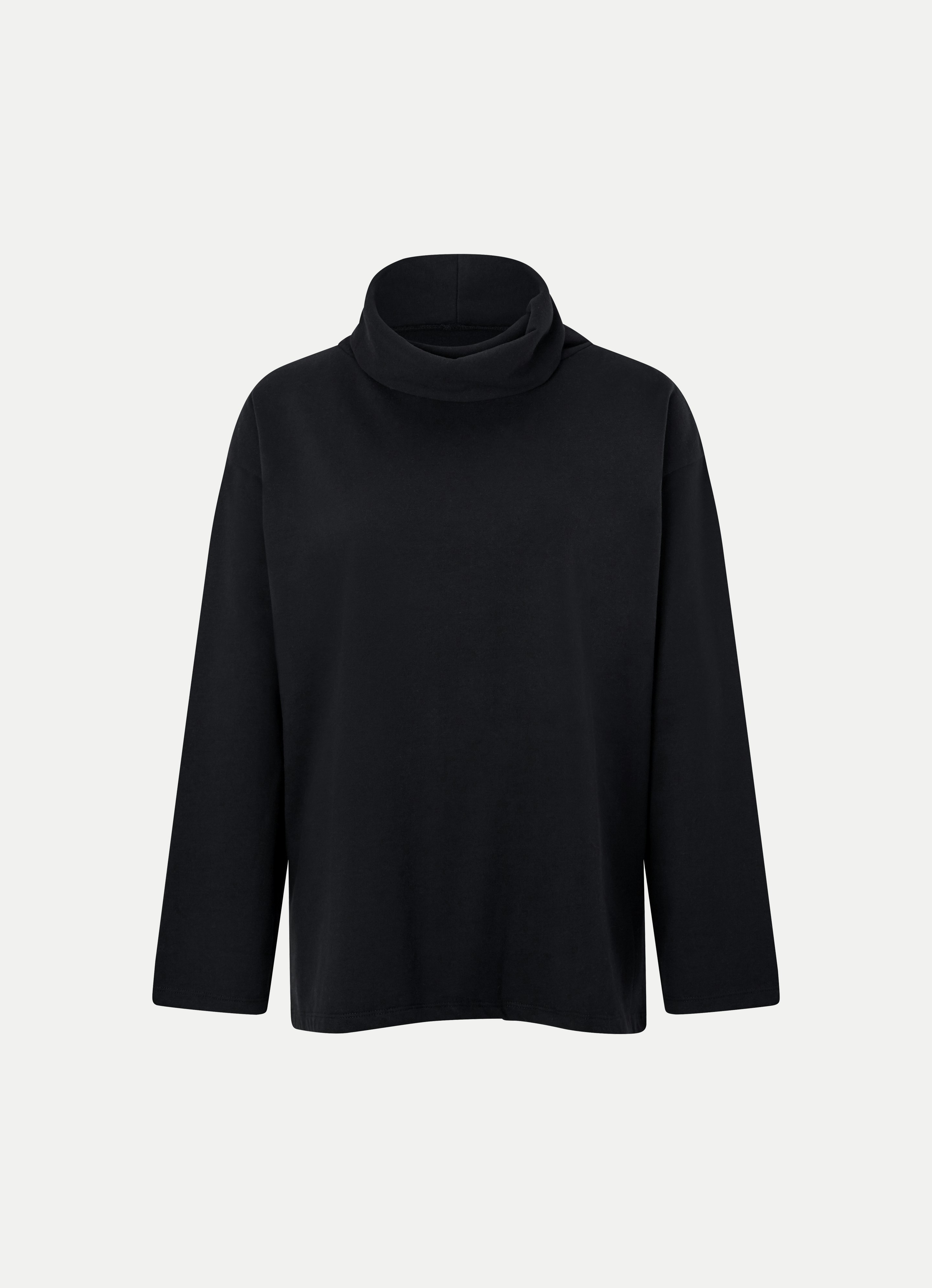 black turtleneck sweatshirt