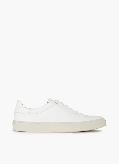 Coupe Regular Fit Chaussures Sneakers à lacets white