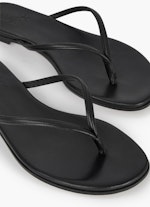 Coupe Regular Fit Chaussures Sandales à entre-doigts en cuir black
