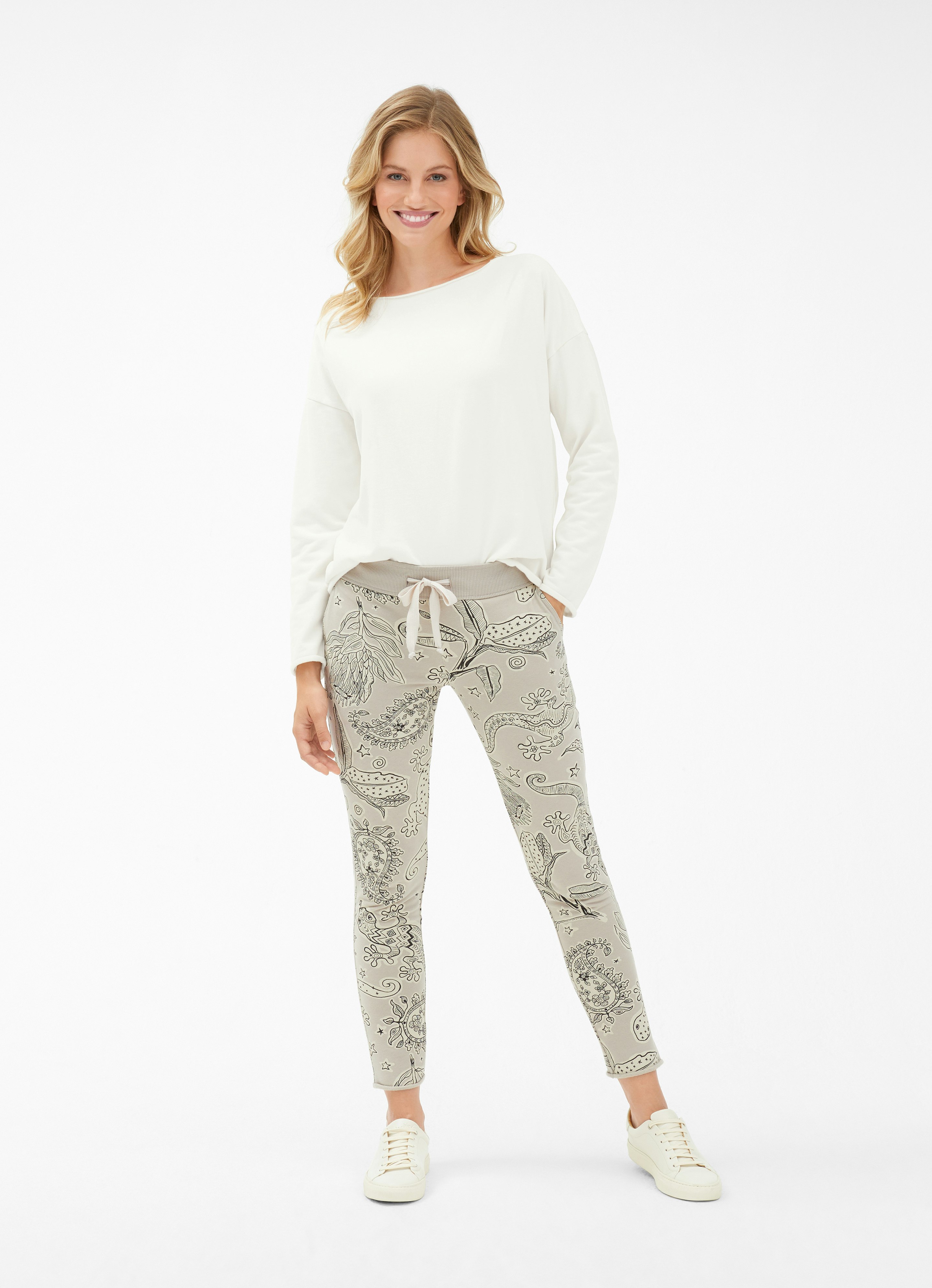 Juvia slim best sale fit sweatpants