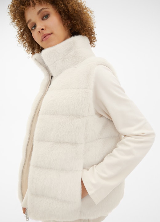 Regular Fit Westen Faux Fur - Daunenweste eggshell