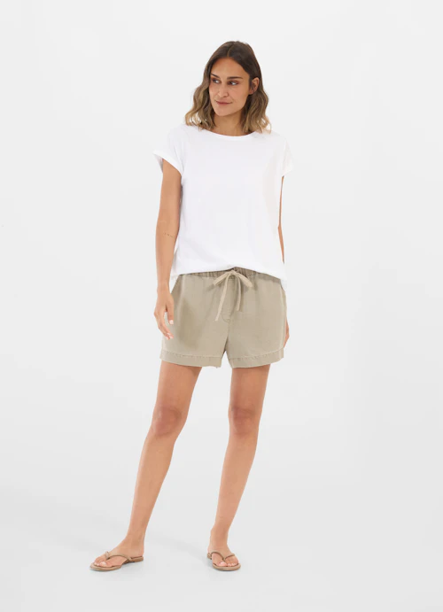 Coupe Regular Fit Short Short en sergé fungi