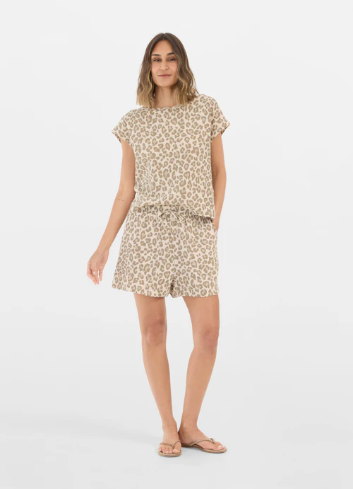 Coupe Regular Fit Short Shorts en mousseline light sand