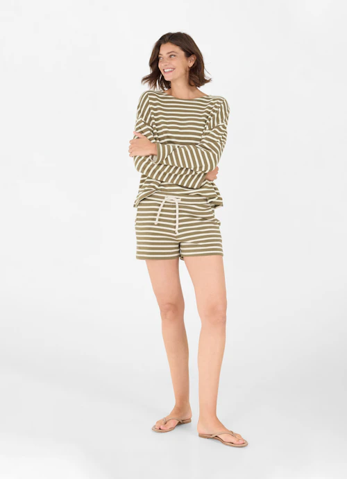 Medium Fit Shorts shorts burnt olive