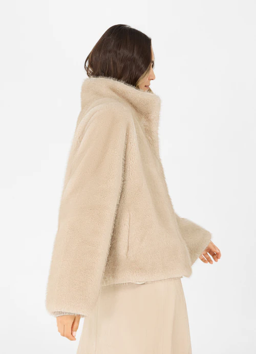 Oversized Fit Jackets Faux fur jacket sand