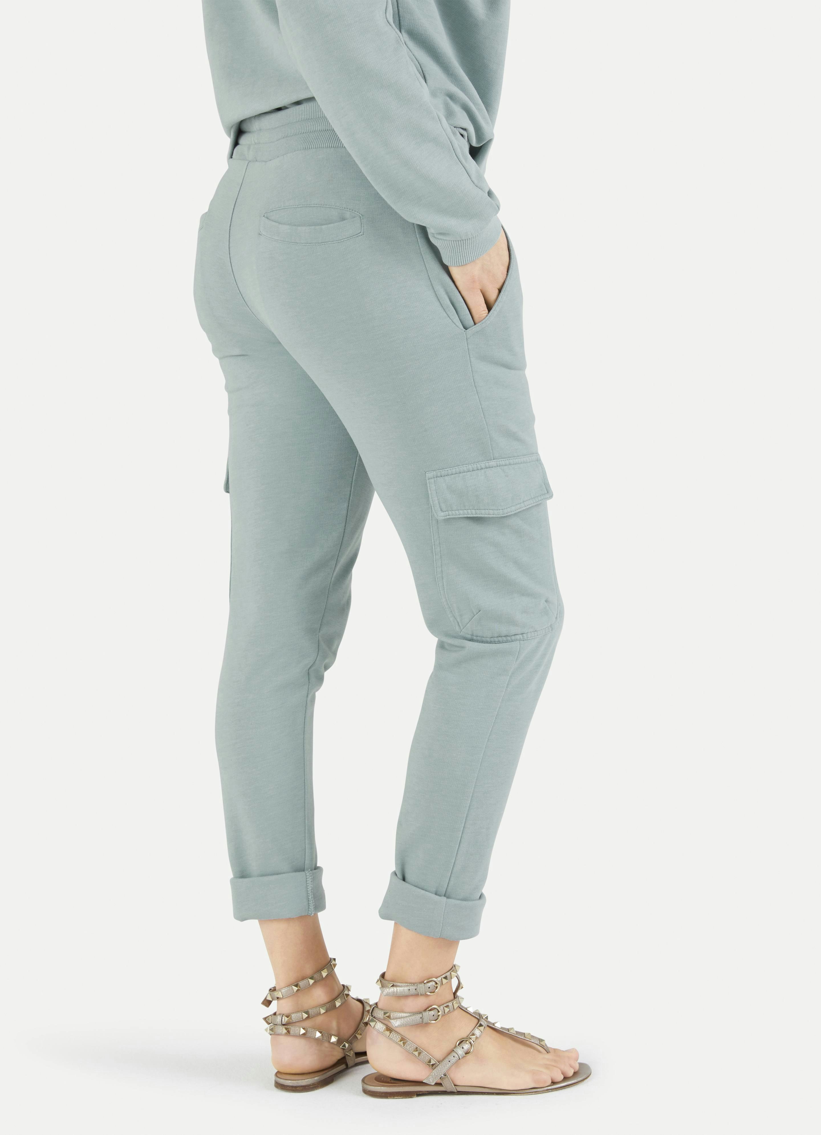 loose fit cargo sweatpants